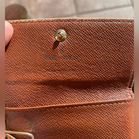 Louis Vuitton Key Holder - Picture 4 of 9